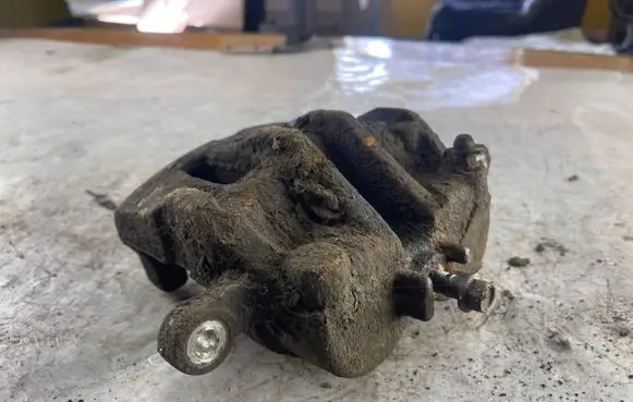 Hyundai Santa Fe Front brake caliper