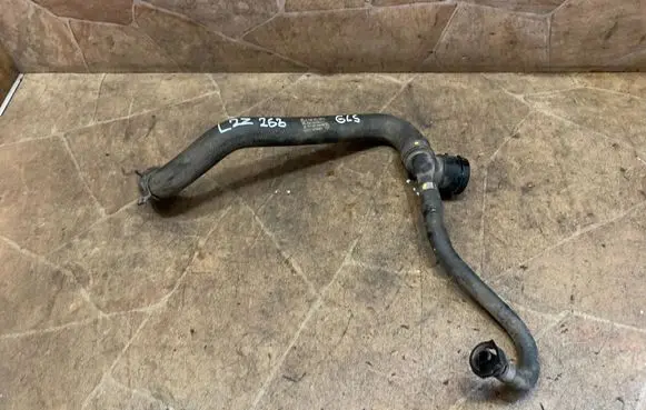 Mercedes-Benz GLS X166 Engine coolant pipe/hose A1665008875