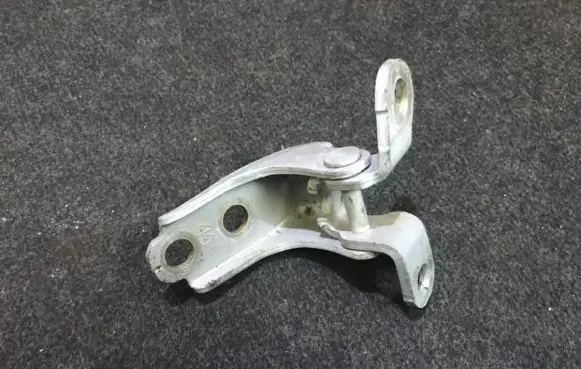 Honda CR-V Front door upper hinge