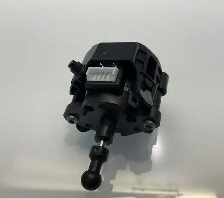 Mercedes-Benz C W204 Headlight level adjustment motor 