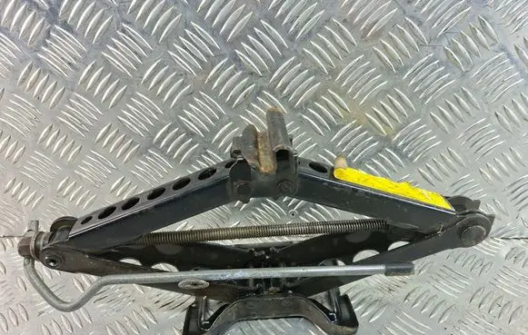 Ford Mondeo Mk III Lift Jack 1S7A17080AD