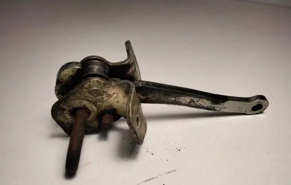 BMW 7 E32 Rear door check strap stopper 1938878