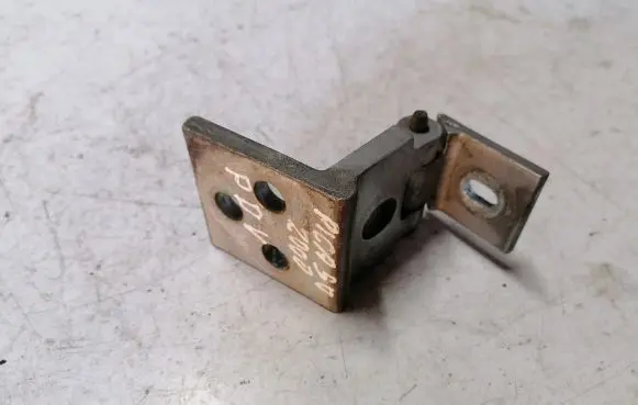 Citroen Xsara Picasso Front door upper hinge