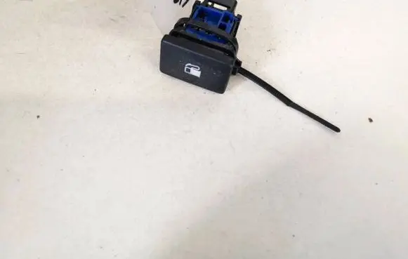 Toyota Avensis T270 Fuel tank opening switch 15d124