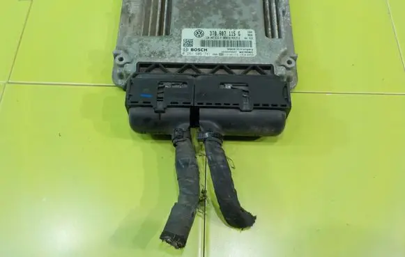 Skoda Octavia Mk2 (1Z) Engine control unit/module 3T0907115G