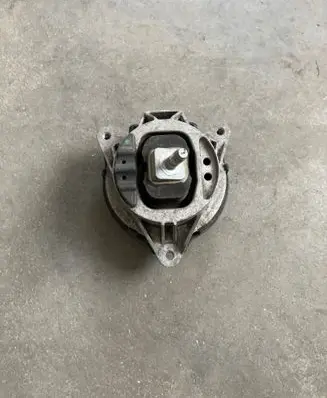 BMW 3 F30 F35 F31 Engine mount bracket 6787658 120515