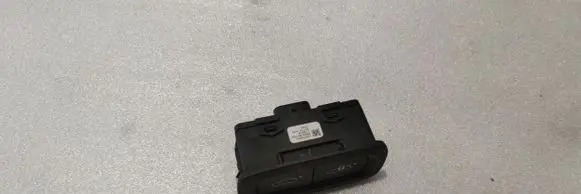 Volvo XC90 Tailgate/boot open switch button 31674801
