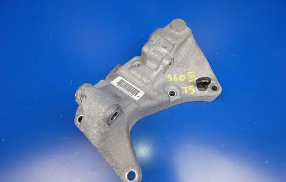 Volvo S60 Generator/alternator bracket 31670108