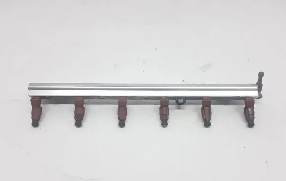 Volvo XC90 Fuel distributor 8658593