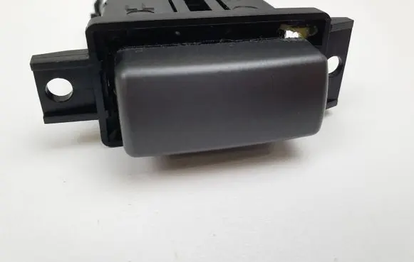 BMW 7 E65 E66 Glove box handle 7040590