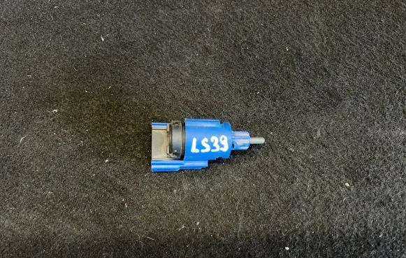 Volkswagen PASSAT B5.5 Brake pedal sensor switch 1J0927189E