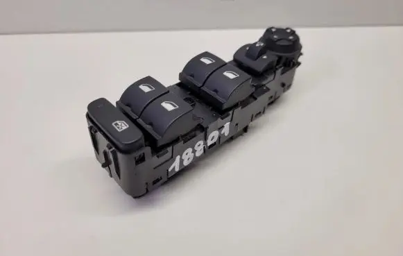 Opel Grandland X Electric window control switch 98319739ZD