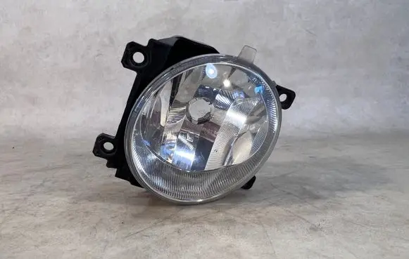 Toyota RAV 4 (XA40) Front fog light 81220-60100