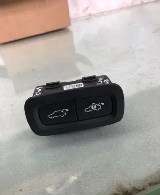 Volvo XC60 Tailgate/trunk/boot open switch 31674801