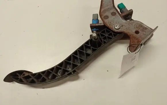 Renault Megane II Brake pedal