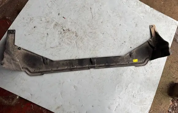 KIA EV6 Center/middle under tray cover 84237CV000