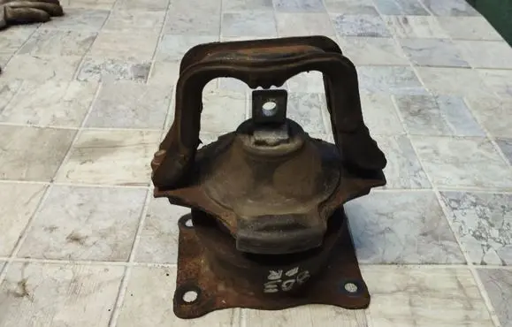 Honda Accord Engine mount bracket
