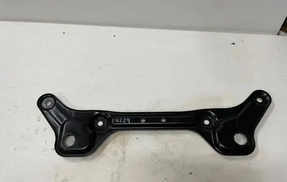Mercedes-Benz C W204 Steering rack mounting bracket A2046280011