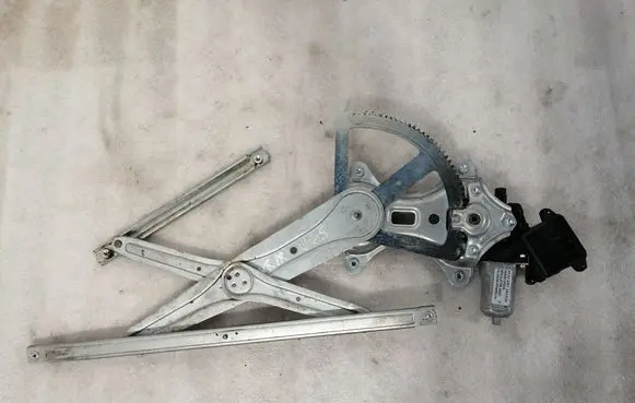 Toyota Corolla Verso AR10 Front door window regulator with motor 698200F010 997249103