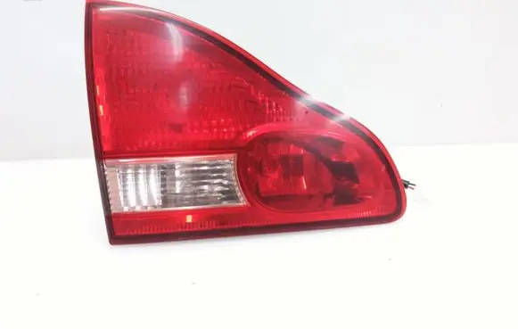 Toyota Avensis Verso Tailgate rear/tail lights