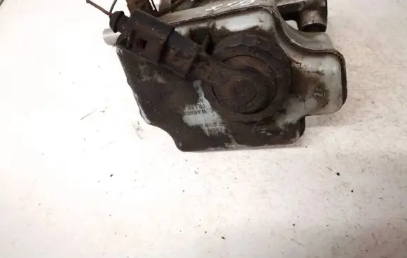 Brake fluid reservoir