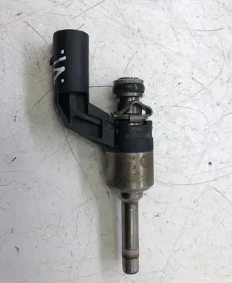 Volkswagen Golf VI Fuel injector 03C906036M