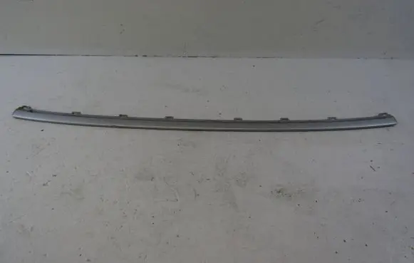 Front bumper splitter molding
