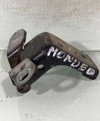 Ford Mondeo Mk III Front door upper hinge