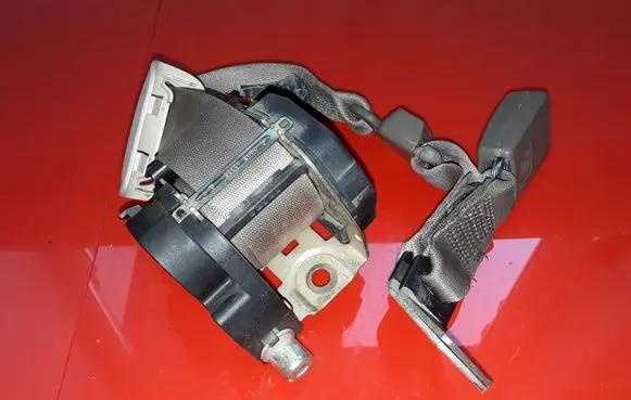 Jaguar S-Type Middle seatbelt (rear) 4R83F600A38AAAMB 33048282