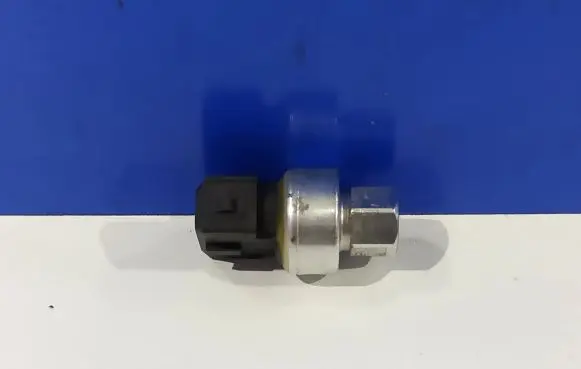 Volvo S80 Air conditioning (A/C) pressure sensor 30661949 31292004