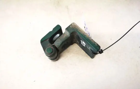 Audi A4 S4 B5 8D Rear door lower hinge 8d0833402