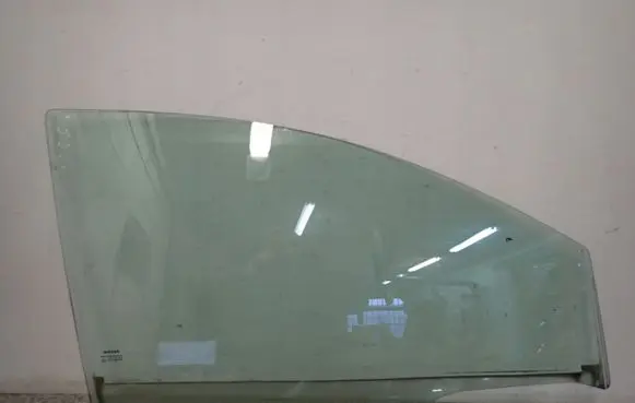 Nissan Note (E11) Sliding door window/glass 
