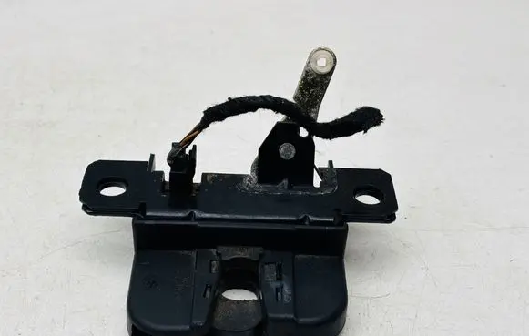 Volkswagen Golf IV Tailgate/trunk/boot lock/catch/latch 1J6827505B