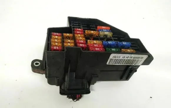 Volkswagen PASSAT B6 Fuse box set 45103055