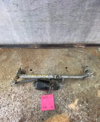 Volkswagen New Beetle Front wiper linkage and motor 1J0955325A