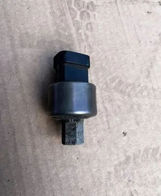 Opel Vectra B Air conditioning (A/C) pressure sensor 90506752
