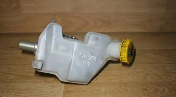 Ford Fiesta Master brake cylinder U602213N69