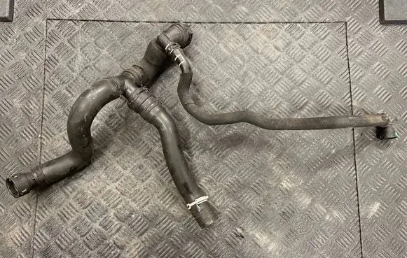 Land Rover Range Rover L405 Engine coolant pipe/hose HPLA8260DB
