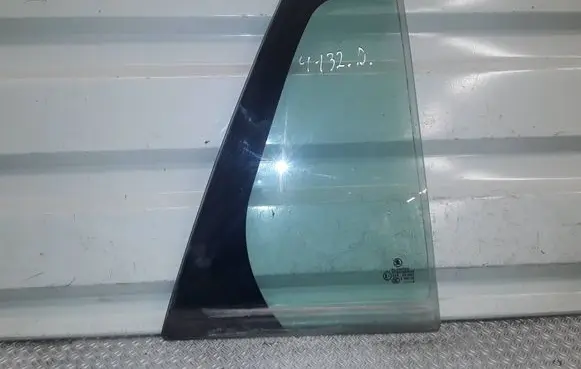 Skoda Fabia Mk2 (5J) Rear vent window glass 