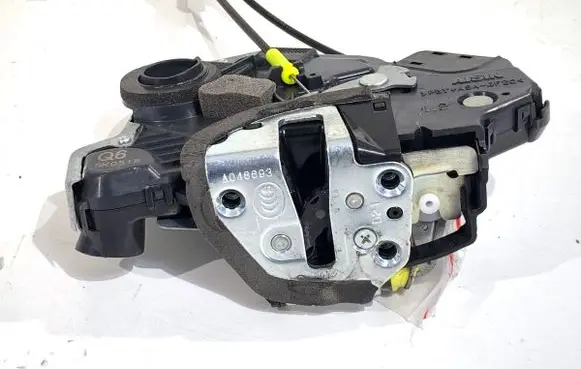 Lexus IS III XE30 Front door lock 