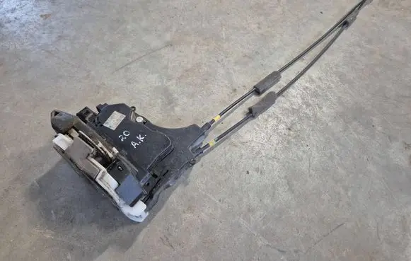 Mitsubishi L200 Rear door lock 5745A093