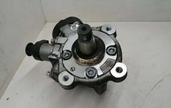 Volkswagen PASSAT B6 Fuel injection high pressure pump 0445010526 03L130755L 05210311