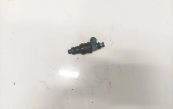 Hyundai Lantra I Fuel injector 9250930008