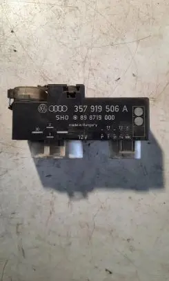 Volkswagen Golf III Coolant fan relay 357919506A 898719000