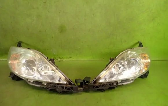Mazda 5 Headlights/headlamps set 
