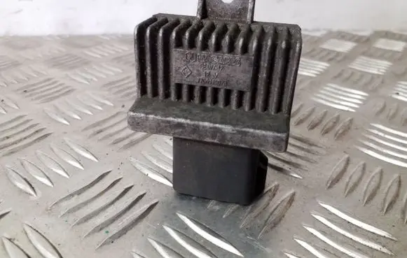 Opel Vivaro Glow plug pre-heat relay 7700115078