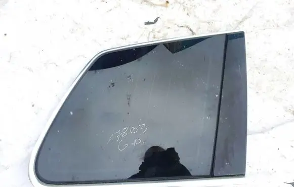 Volkswagen Touareg I Rear side window