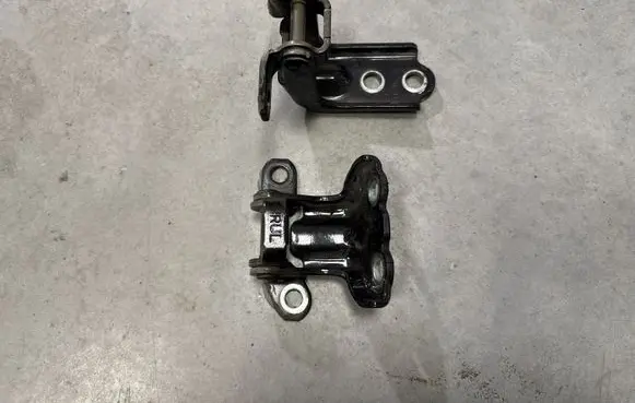 Rear door hinge set