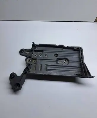 Volkswagen PASSAT B8 Battery tray 5Q0915321H
