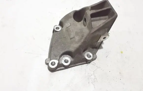 Engine mounting bracket
